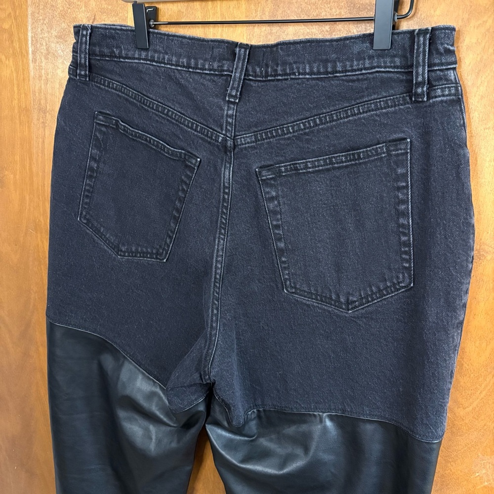 Abercrombie & Fitch Ultra High Rise 90s Straight Jeans Faux Leather Curve Love - Picture 7 of 13